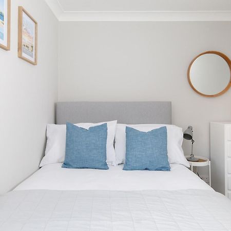 Little Blue By The Butler Collection Apartment ชิชิสเตอร์ ภายนอก รูปภาพ