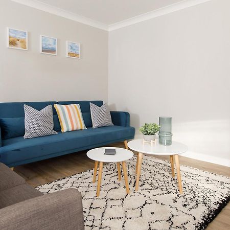 Little Blue By The Butler Collection Apartment ชิชิสเตอร์ ภายนอก รูปภาพ