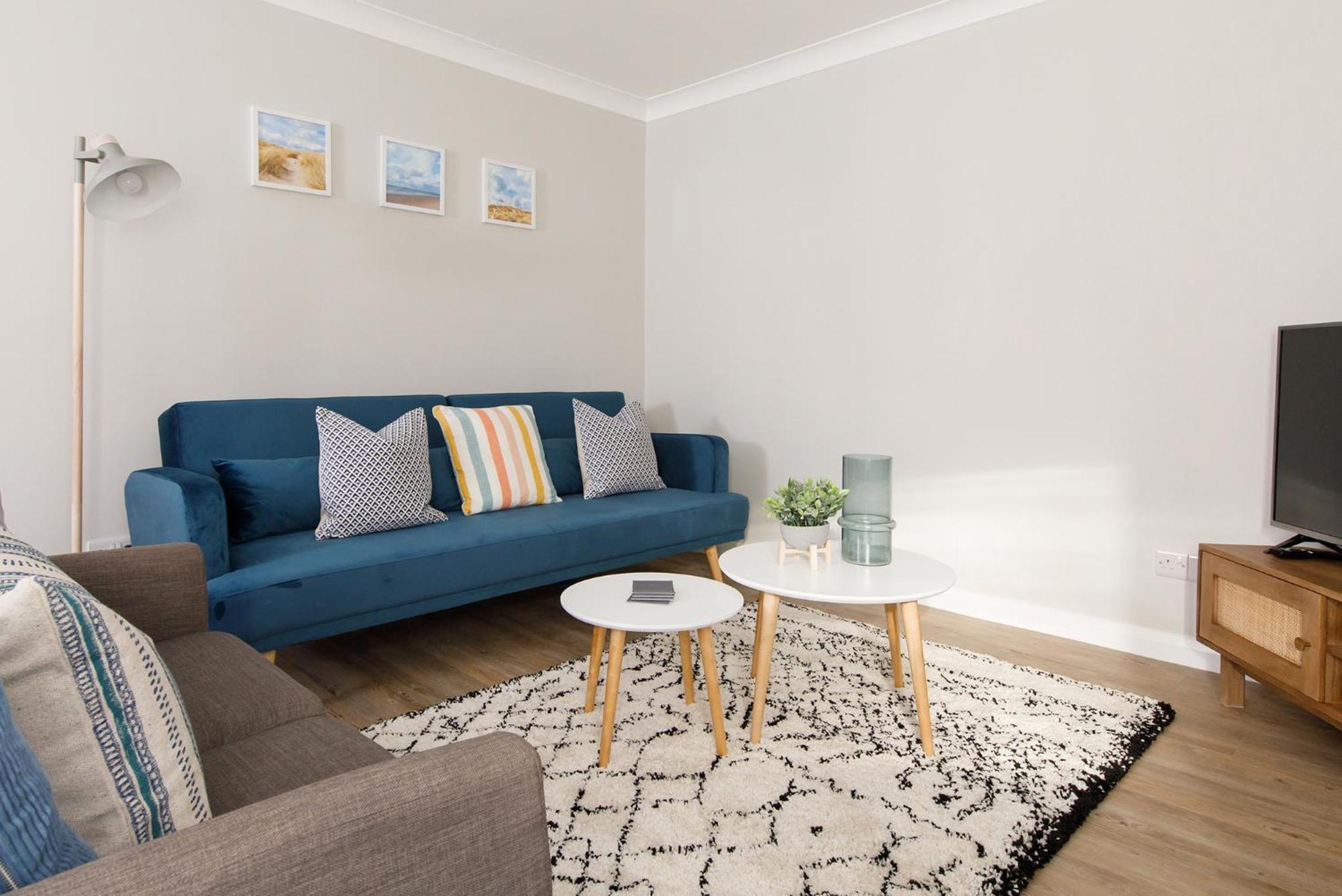 Little Blue By The Butler Collection Apartment ชิชิสเตอร์ ภายนอก รูปภาพ
